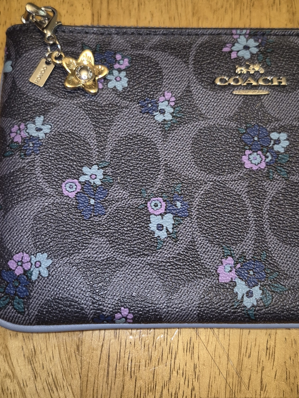 COACH Ranch Floral Signature C Zipper Pouch Wristlet With Coach Flower Bag Charm - Picture 4 of 10